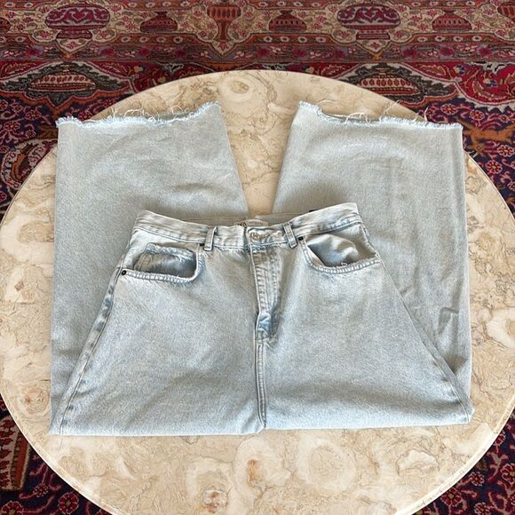 Zara High Waist Extra Wide Leg Frayed Hem Light Wash Jeans 32” - Picture 5 of 10